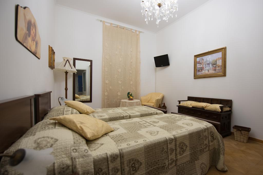 Antico Borgo Teresiano Bed & Breakfast Триест Стая снимка